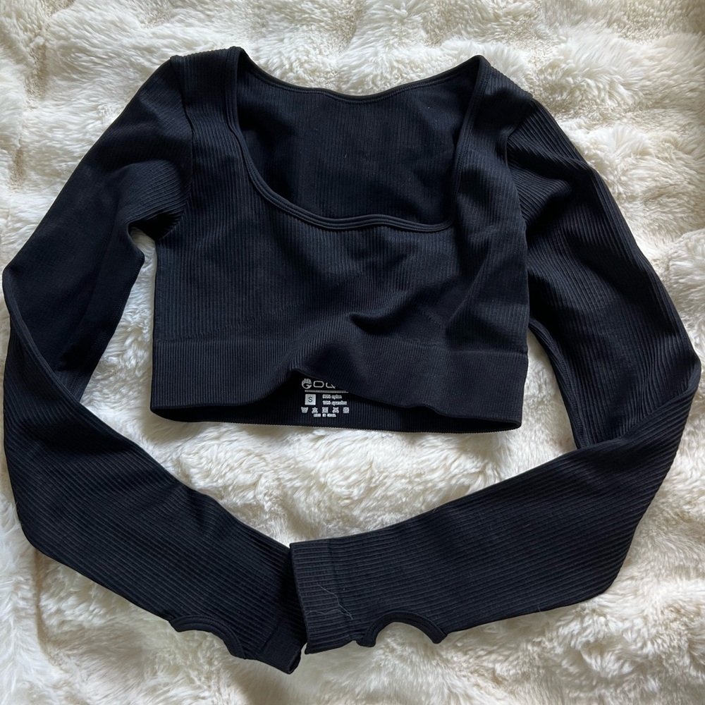 long sleeve black crop top